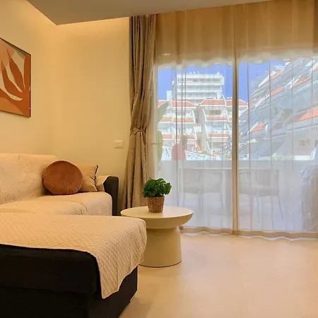 Sunny Escapes, Newly Renovated - Playa De Americas Appartement