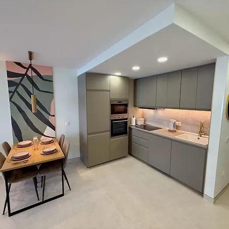 Sunny Escapes, Newly Renovated - Playa De Americas 플라야데라스아메리카스