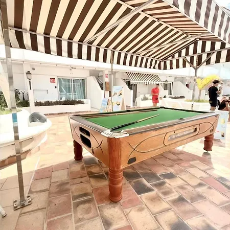 Sunny Escapes, Newly Renovated - Playa De Americas 아파트