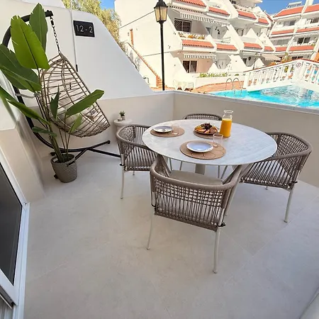 Sunny Escapes, Newly Renovated - Playa De Americas 아파트