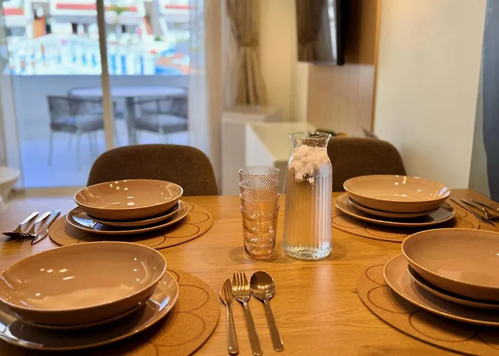 Sunny Escapes, Newly Renovated - Playa De Americas Appartement