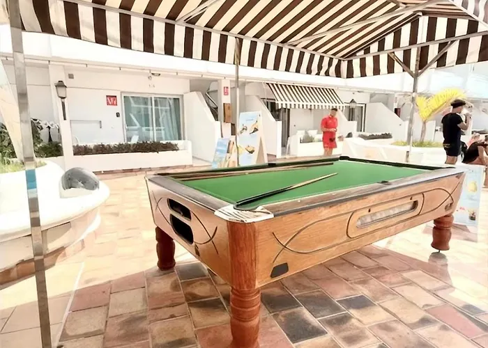 Sunny Escapes, Newly Renovated - Playa De Americas Appartement